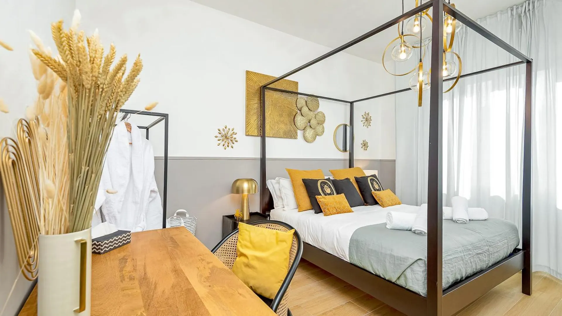 Bauhaus - Sleepwithme - Free Parking - Free Braeakfast - Very Friendly Staff Piza Apartament