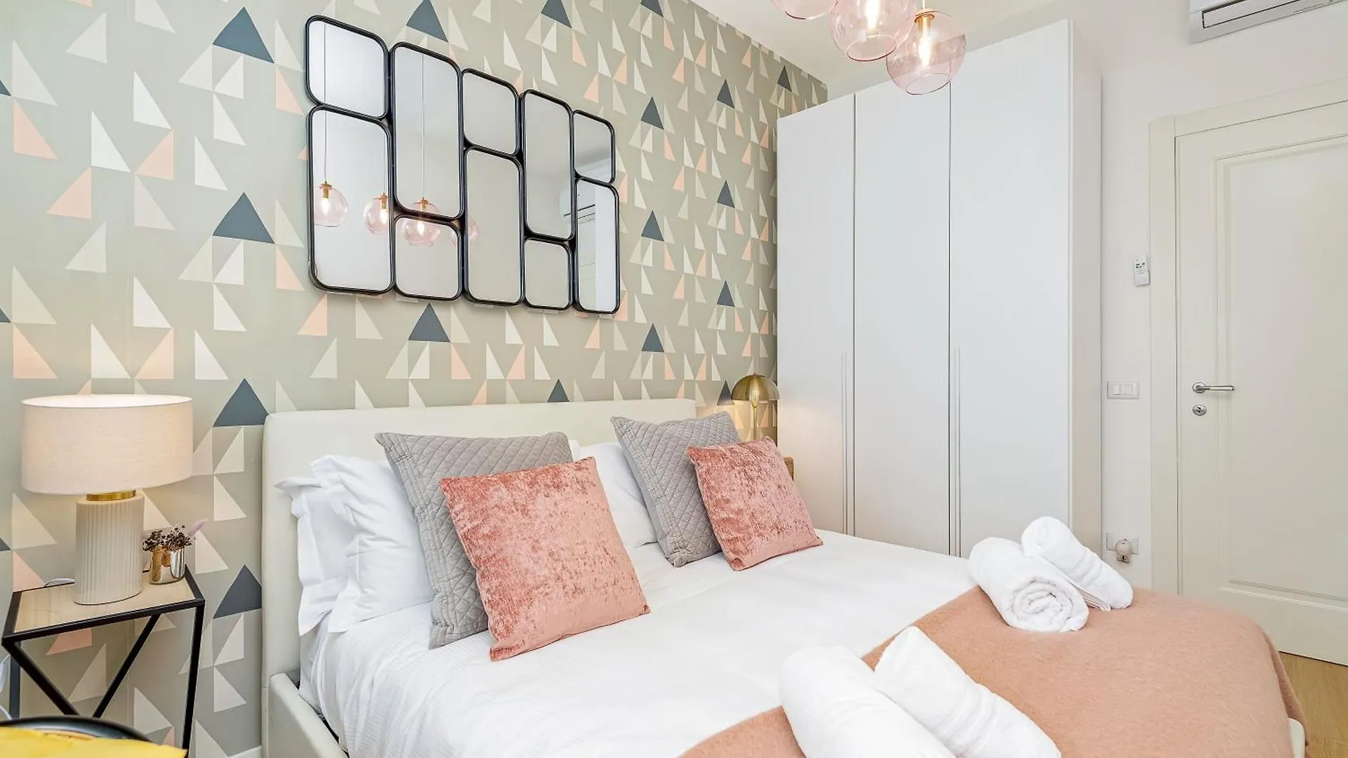 Apartament Bauhaus - Sleepwithme - Free Parking - Free Braeakfast - Very Friendly Staff Piza Włochy