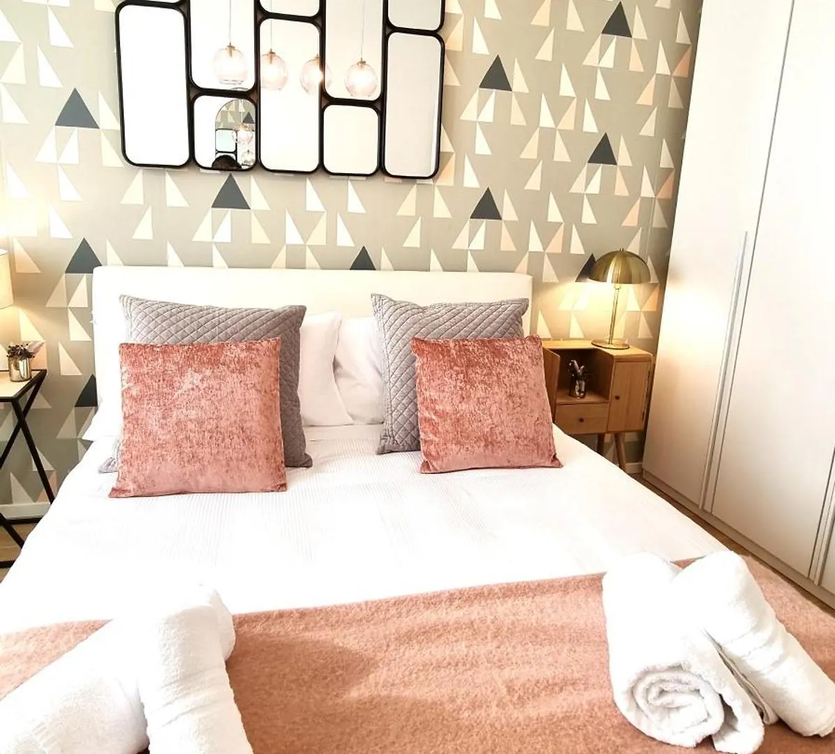 Apartament Bauhaus - Sleepwithme - Free Parking - Free Braeakfast - Very Friendly Staff Piza